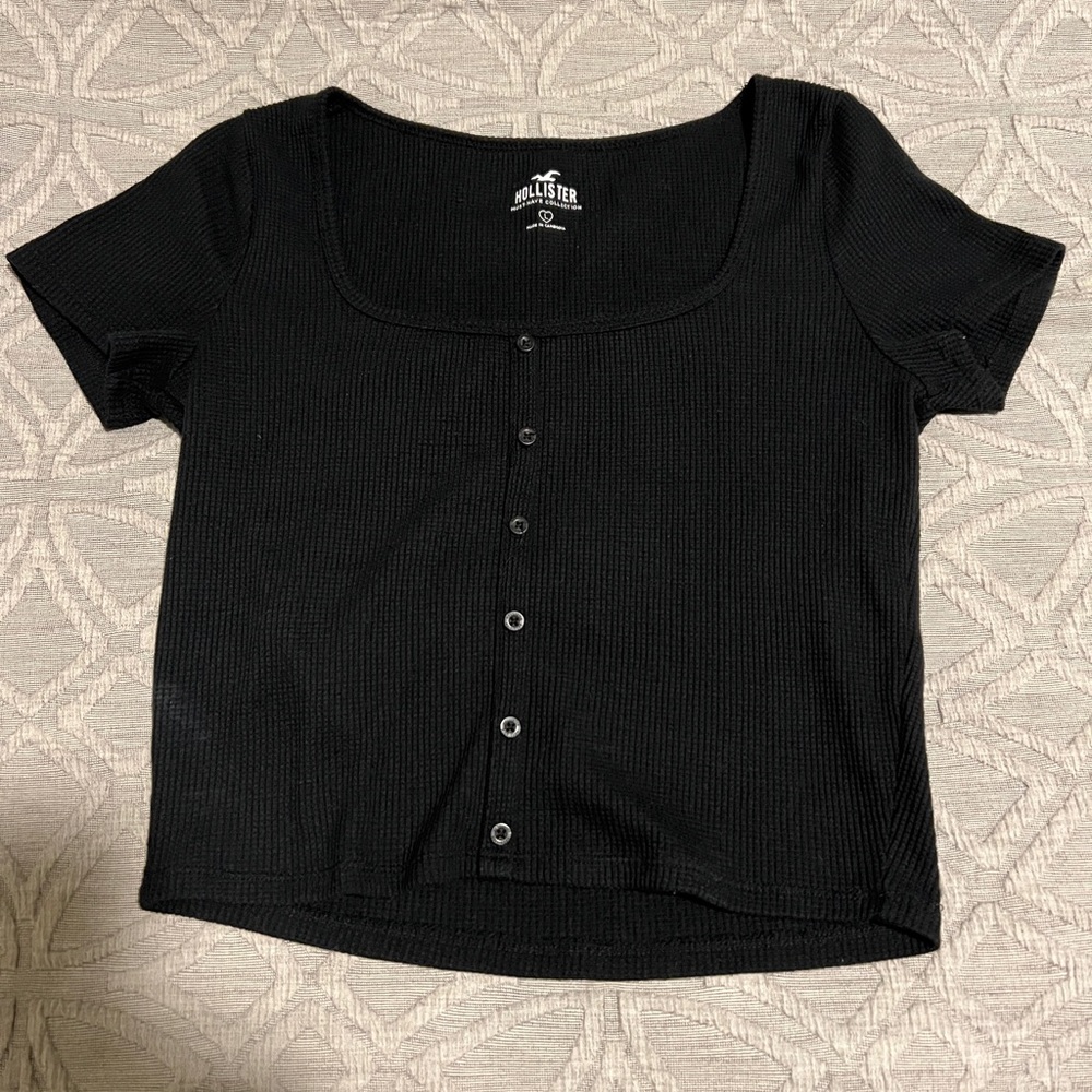 hollister black cropped tee with lined buttons womens L